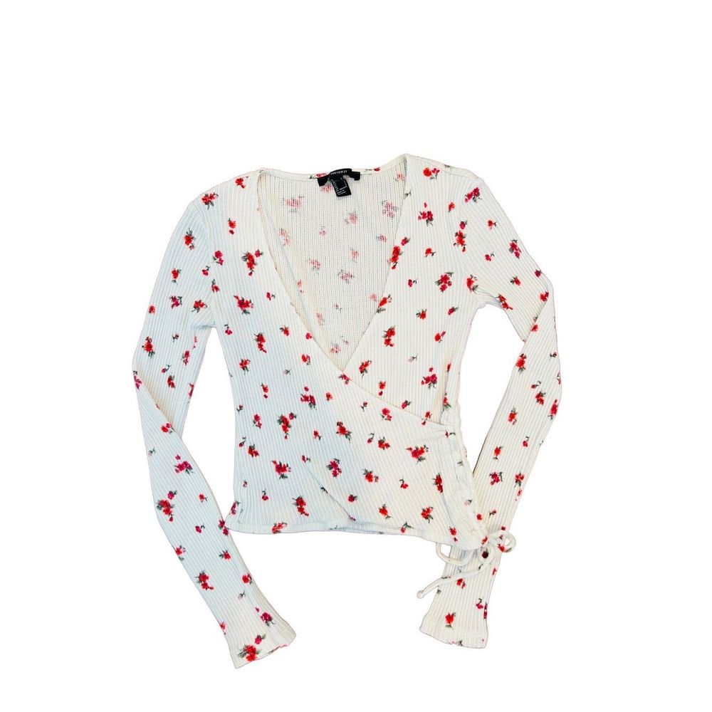 FOREVER21. Surplice top floral. #CropTop. Size S. SPRING IS HERE!! Light weigh f